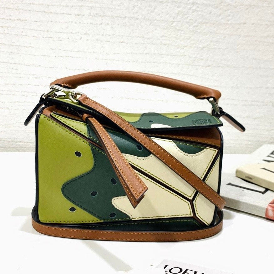 LOEWE Puzzle 10 Paula's Ibiza Kiwi Bag