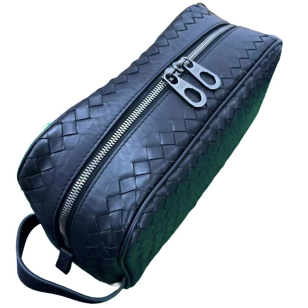 BOTTEGA VENETA Leather Intrecciato Wash Bag
